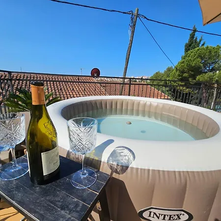Paradiso With Private Jacuzzi And Terrace Daire Trogir